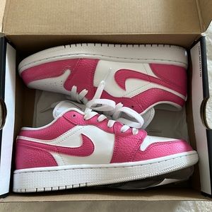 Air Jordan 1 low mens 5.5/womens 7 worn once custom painted pink